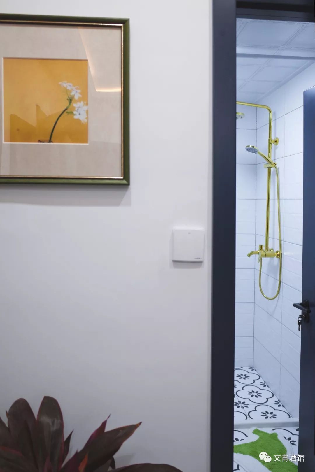 卧室墙面图案风水讲究_卧室墙面挂饰风水_卧室墙面颜色 风水