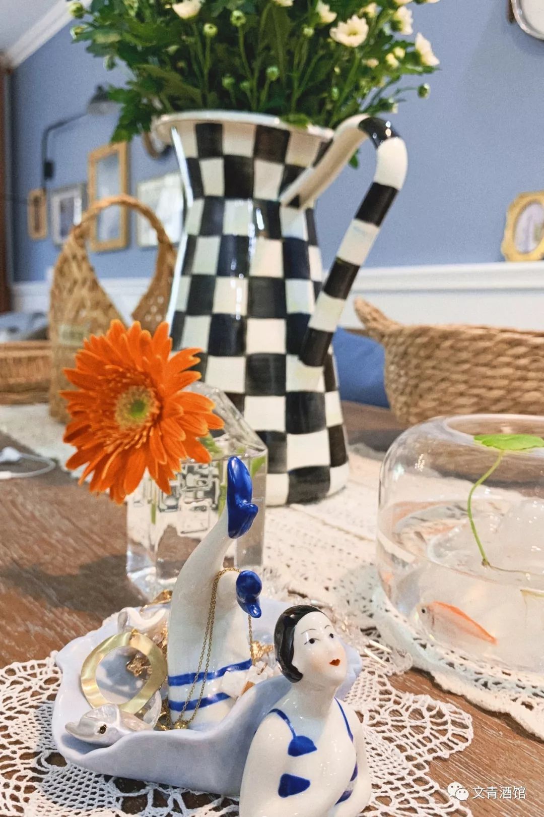 卧室墙面图案风水讲究_卧室墙面颜色 风水_卧室墙面挂饰风水