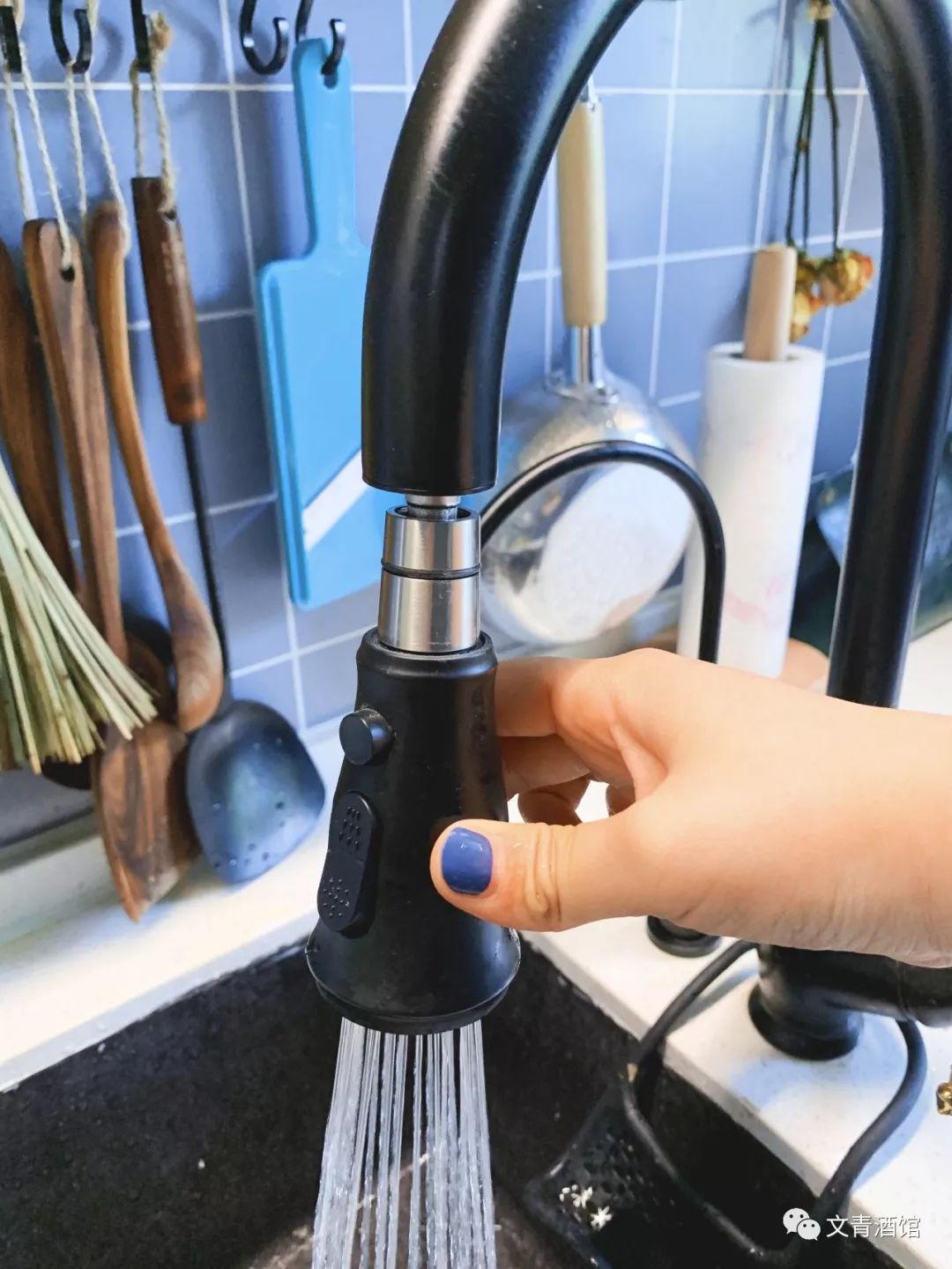 卧室墙面挂饰风水_卧室墙面图案风水讲究_卧室墙面颜色 风水