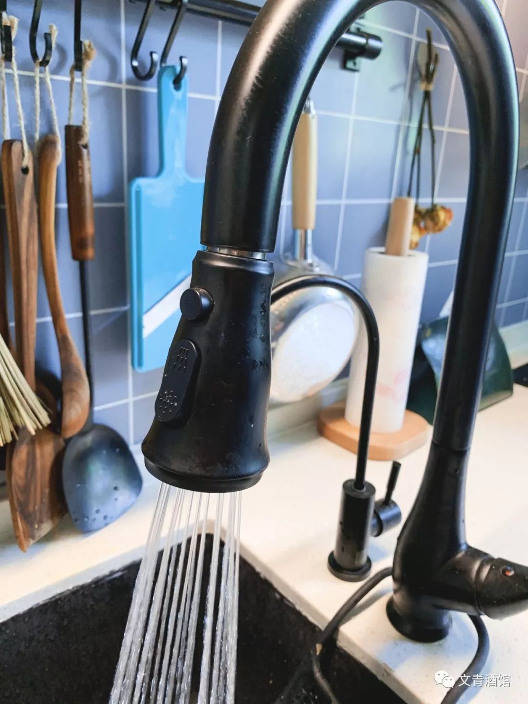 卧室墙面颜色 风水_卧室墙面图案风水讲究_卧室墙面挂饰风水