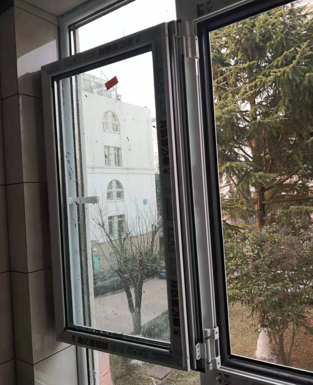 一个房间开几扇窗户合适？开窗过多有什么后果