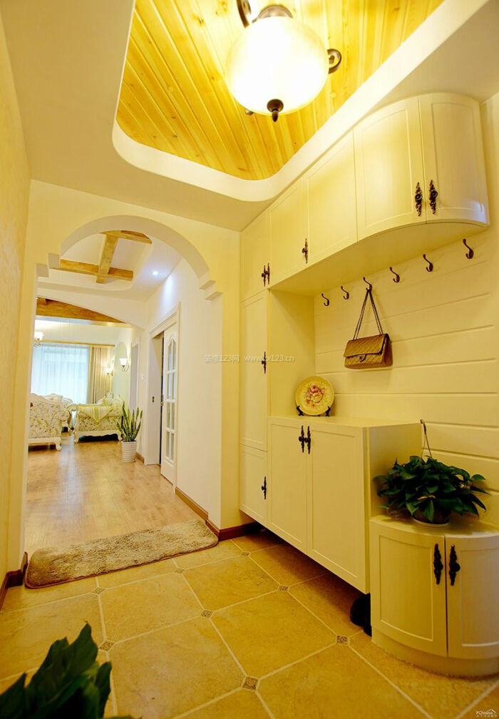 进门玄关鞋柜风水_进门玄关装修风水图_进门玄关鞋柜装修效果图