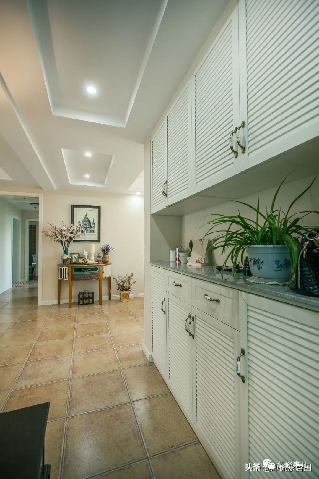 进门玄关照片墙效果图_进门玄关墙装修风水学_进门玄关风水挂画