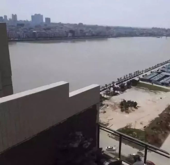 阳台鱼池风水禁忌_阳台鱼池风水布局_阳台假山鱼池风水讲究