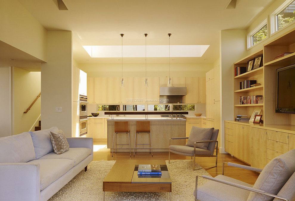 客厅窗帘坏了有风水说法吗_阳台装修有没有风水说法_二手房没阳台装修图片